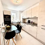 Urban Plaza Astra - Rise Private & Lejlighed