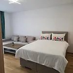 Urban Plaza Astra - Rise Private & Apartamento Braşov